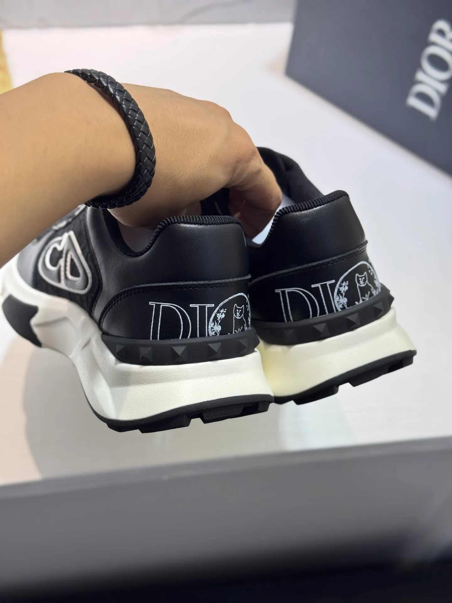 Men's shoes 💰440 [New style] 🐞🐞Original quality! Dior🔥Christan Dior (Dior) hot style [new style]⚠⚠️Top purchasing agent🔍🔍Men's HK counters are on sale simultaneously. Sole: The original sole is specially provided by the original factory. The exclusive movable molded sole is super comfortable. The original factory follows the order. 🔍🔍The high-quality multi-color splicing design is exquisite and unique. 💪Details determine the quality. We only make shoes with care. You can enter and leave the counter at will. Welcome to compare 🇮🇹 Size: 38-44 (45 customized